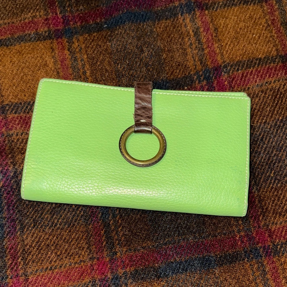 Puntotres leather lime green wallet
